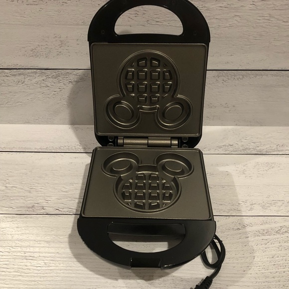 Mickey Mouse Waffle Maker - Brand New - Picture 7 of 11